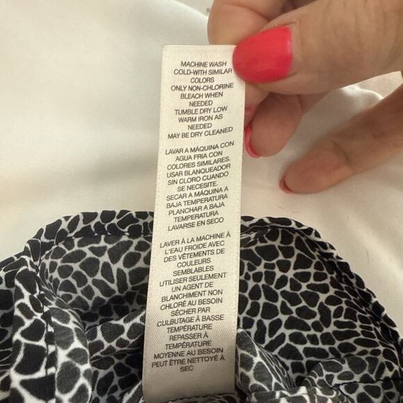 Chico’s Black and White Animal Print Short Cap Sleeve Shirt Size 3 or XLarge - Picture 7 of 10